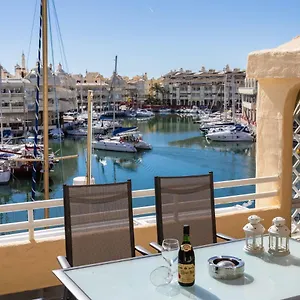 https://magnifico-apartamento-con-vistas-en-puerto-marina.1costadelsol.com
